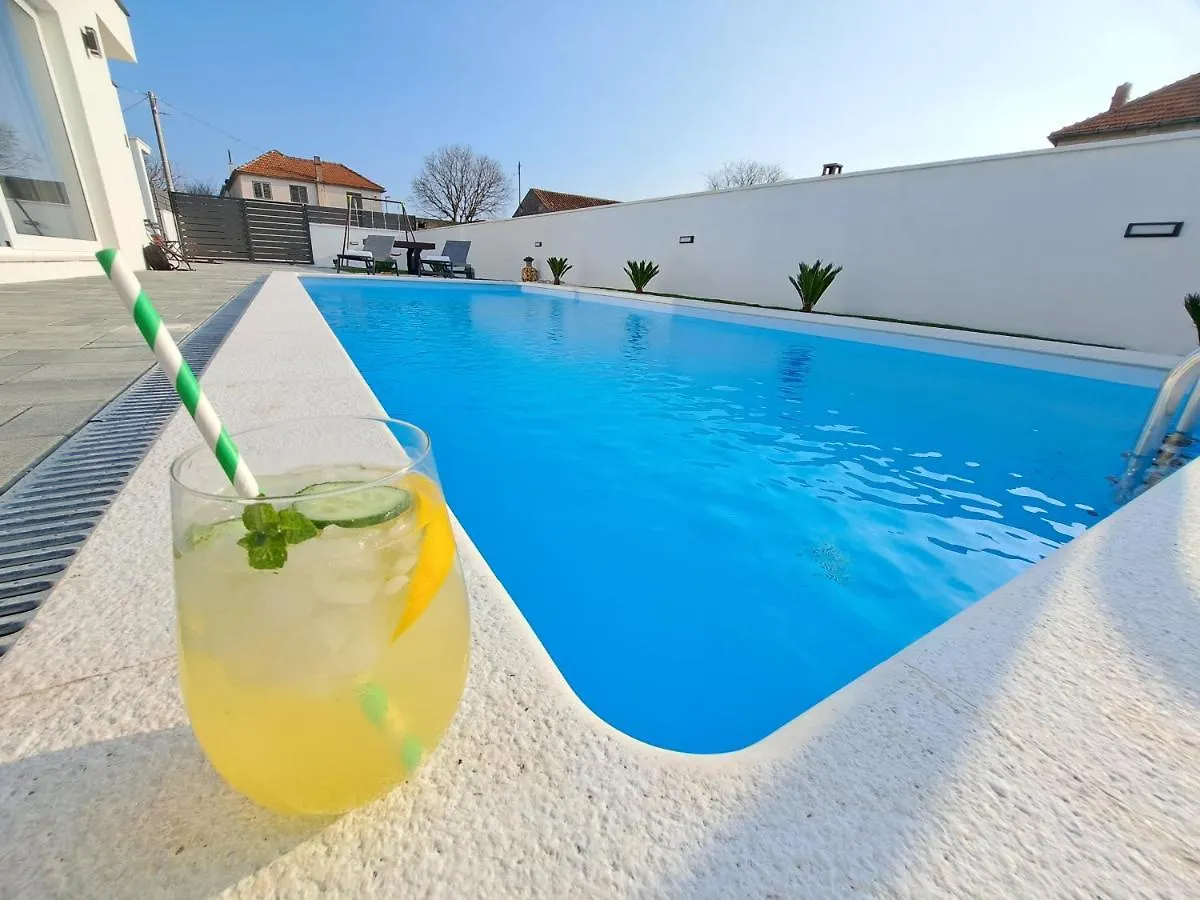 Villa Divinus Drage
