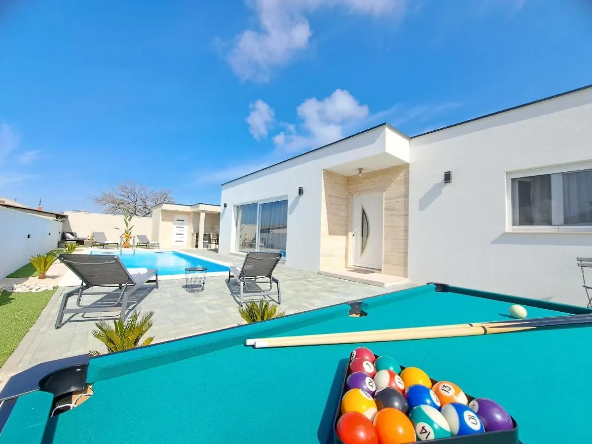 Villa Divinus Drage
