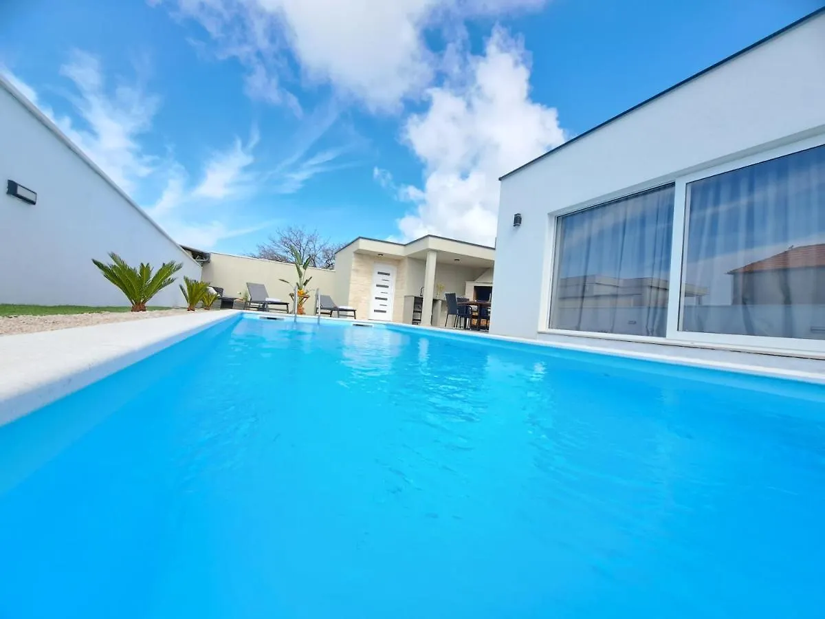 Villa Divinus Drage
