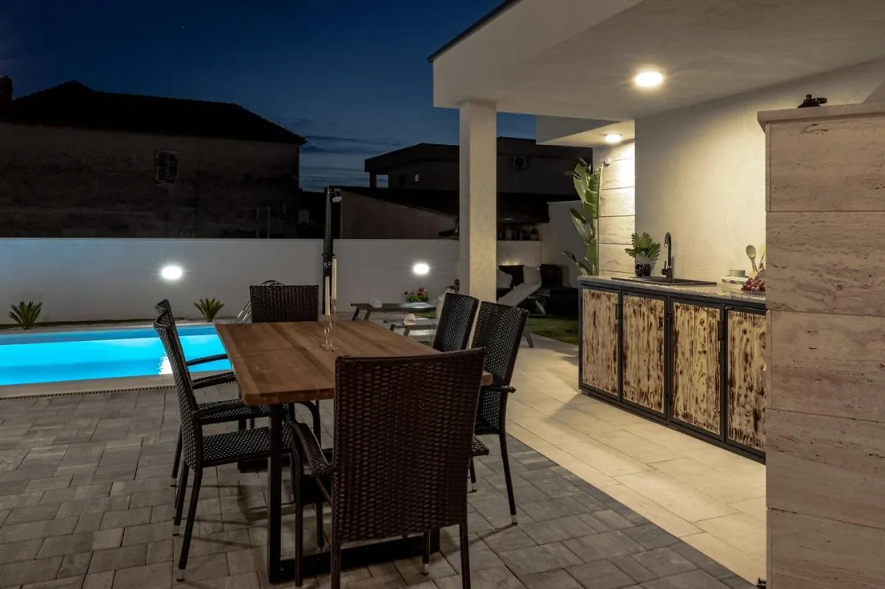 Villa Divinus Drage