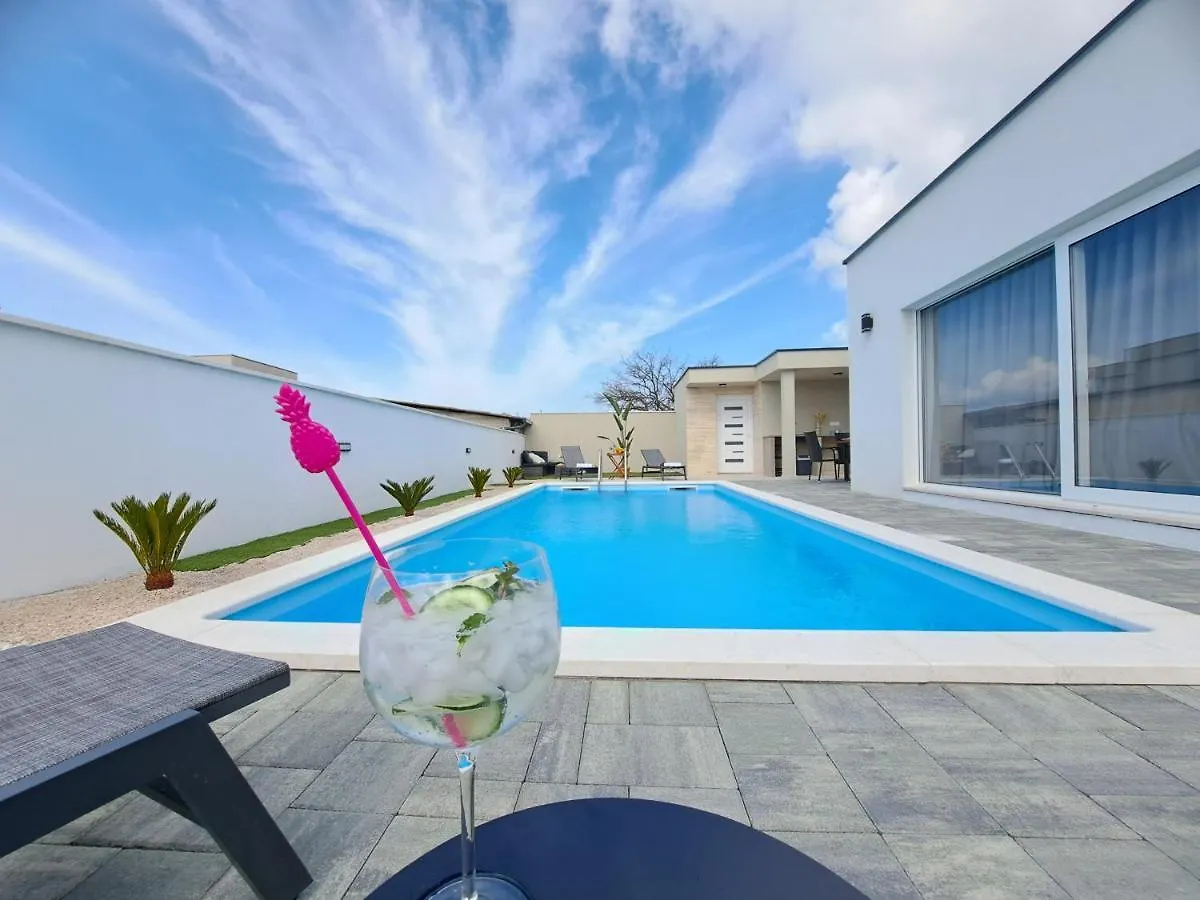 Villa Divinus Drage