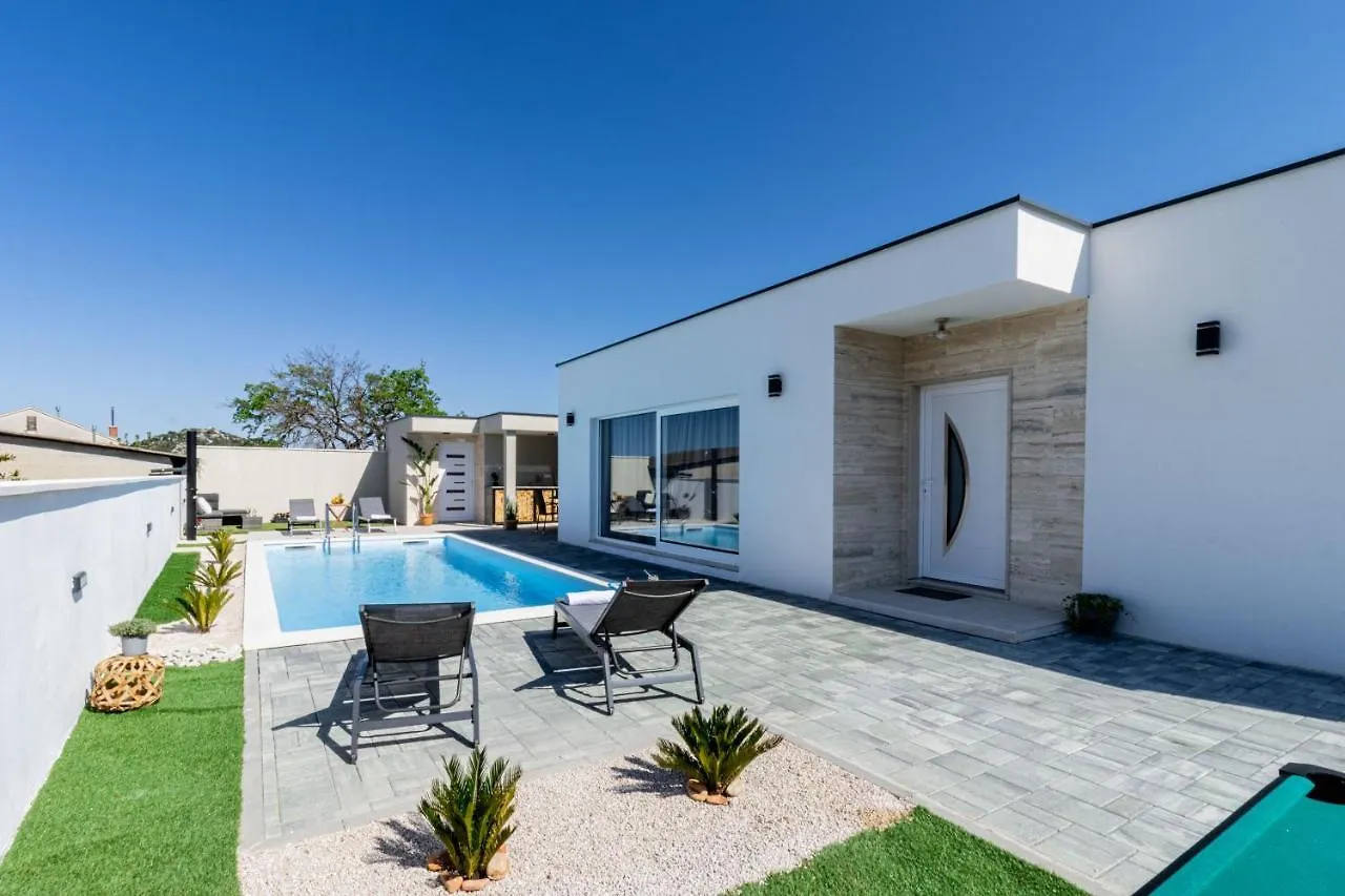 Villa Divinus 0*, Drage Croatia
